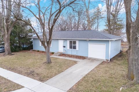 Photo of 221 Meadowbrook Drive, Bloomington, IL 61701 (MLS # 12546518)