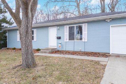 Tiny photo for 221 Meadowbrook Drive, Bloomington, IL 61701 (MLS # 12546518)