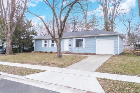 Tiny photo for 221 Meadowbrook Drive, Bloomington, IL 61701 (MLS # 12546518)