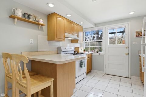 Tiny photo for 414 Barton Avenue, Evanston, IL 60202 (MLS # 12678575)