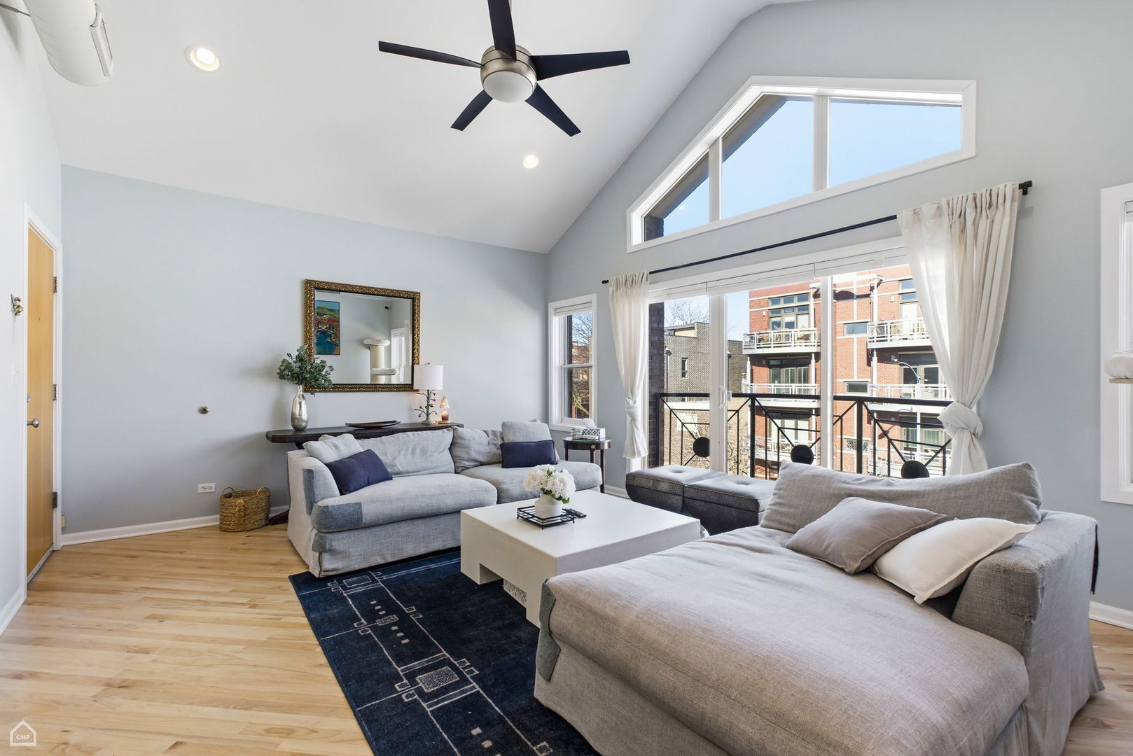 2249 W Foster Avenue 3