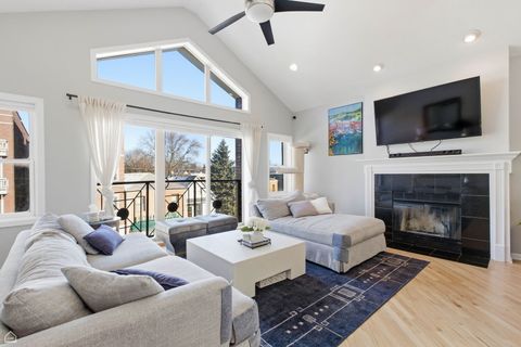 Tiny photo for 2249 W Foster Avenue #3, Chicago, IL 60625 (MLS # 12545852)