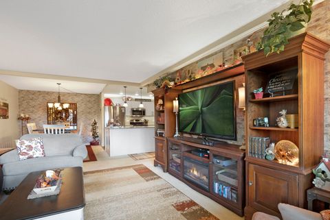 Tiny photo for 13200 W Heiden Circle #2105, Lake Bluff, IL 60044 (MLS # 12490336)