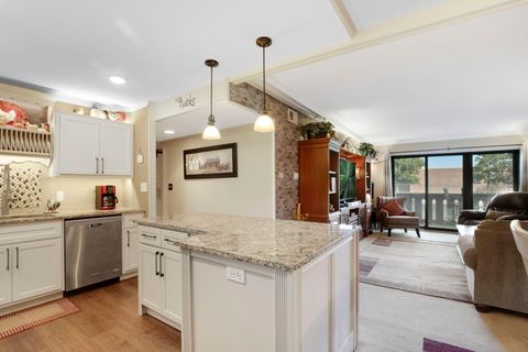 Tiny photo for 13200 W Heiden Circle #2105, Lake Bluff, IL 60044 (MLS # 12490336)