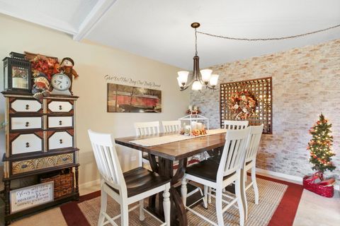 Tiny photo for 13200 W Heiden Circle #2105, Lake Bluff, IL 60044 (MLS # 12490336)