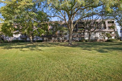 Tiny photo for 13200 W Heiden Circle #2105, Lake Bluff, IL 60044 (MLS # 12490336)
