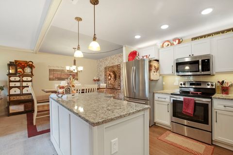 Tiny photo for 13200 W Heiden Circle #2105, Lake Bluff, IL 60044 (MLS # 12490336)