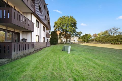 Tiny photo for 13200 W Heiden Circle #2105, Lake Bluff, IL 60044 (MLS # 12490336)