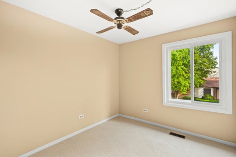 Tiny photo for 19 Elmwood Square, Indian Head Park, IL 60525 (MLS # 12706403)