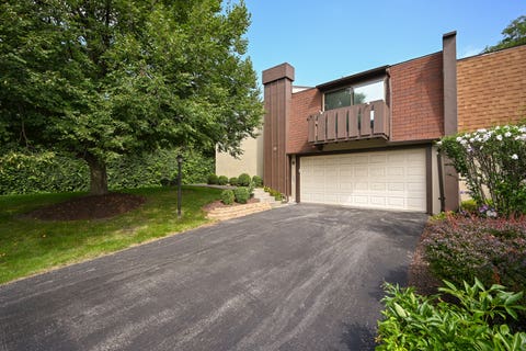Tiny photo for 19 Elmwood Square, Indian Head Park, IL 60525 (MLS # 12706403)