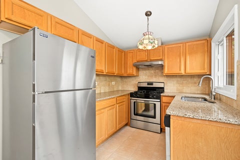 Tiny photo for 19 Elmwood Square, Indian Head Park, IL 60525 (MLS # 12706403)