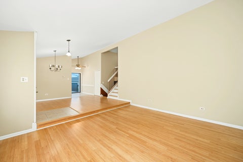 Tiny photo for 19 Elmwood Square, Indian Head Park, IL 60525 (MLS # 12706403)