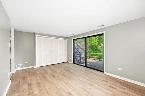 Tiny photo for 19 Elmwood Square, Indian Head Park, IL 60525 (MLS # 12706403)