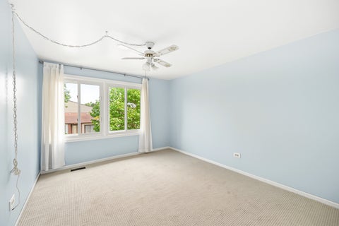Tiny photo for 19 Elmwood Square, Indian Head Park, IL 60525 (MLS # 12706403)