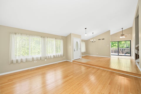 Tiny photo for 19 Elmwood Square, Indian Head Park, IL 60525 (MLS # 12706403)