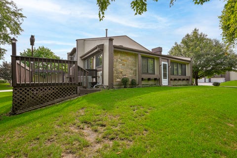Tiny photo for 19 Elmwood Square, Indian Head Park, IL 60525 (MLS # 12706403)