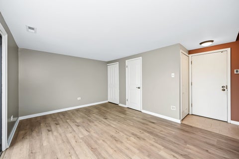 Tiny photo for 19 Elmwood Square, Indian Head Park, IL 60525 (MLS # 12706403)