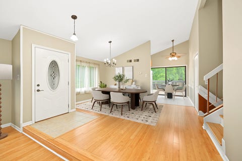 Tiny photo for 19 Elmwood Square, Indian Head Park, IL 60525 (MLS # 12706403)