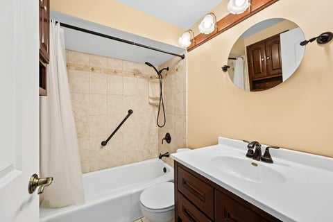 Tiny photo for 19 Elmwood Square, Indian Head Park, IL 60525 (MLS # 12706403)