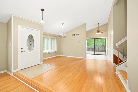 Tiny photo for 19 Elmwood Square, Indian Head Park, IL 60525 (MLS # 12706403)