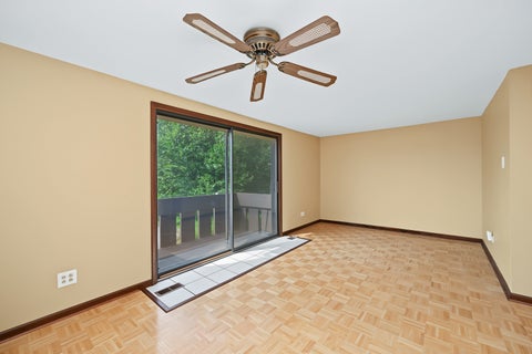 Tiny photo for 19 Elmwood Square, Indian Head Park, IL 60525 (MLS # 12706403)