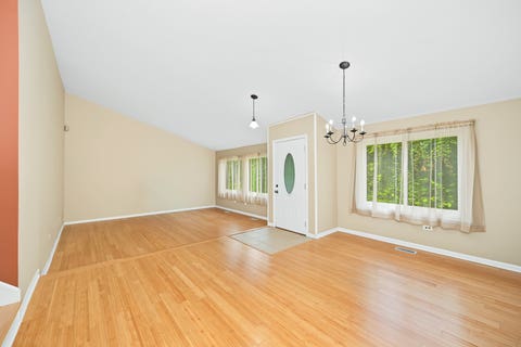 Tiny photo for 19 Elmwood Square, Indian Head Park, IL 60525 (MLS # 12706403)