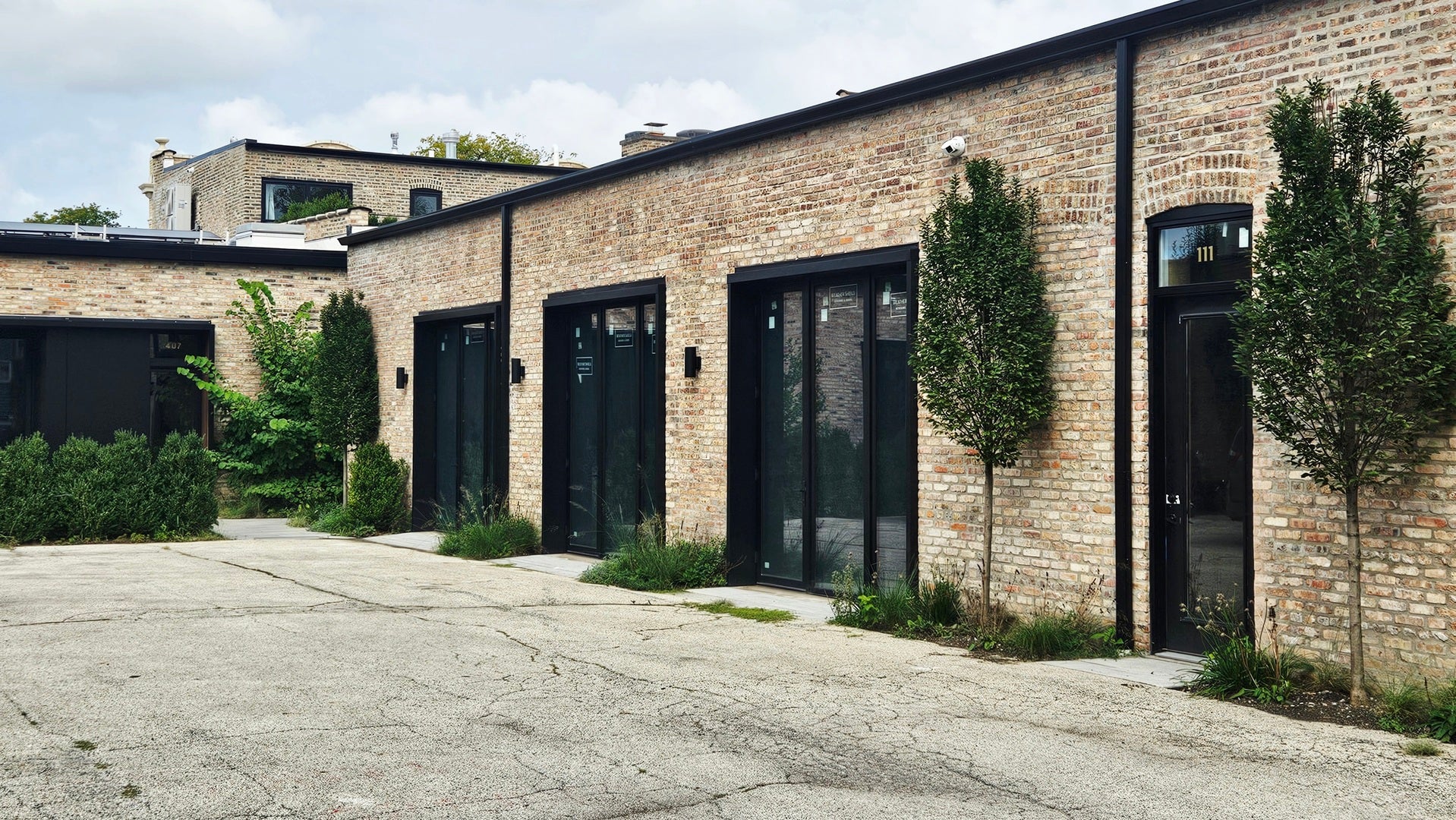 105 S RIDGELAND Avenue