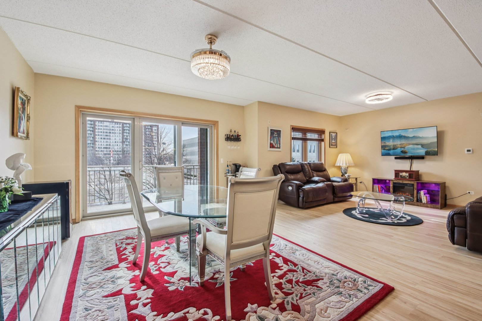 8727 W Bryn Mawr Avenue 307