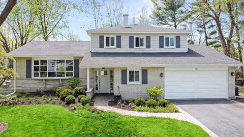 915 Fairlawn Avenue Libertyville IL 60048
