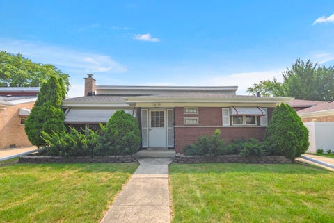 Photo of 10525 S Kildare Avenue, Oak Lawn, IL 60453 (MLS # 12717405)