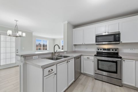 Tiny photo for 1009 Silverstone Drive #1009, Carpentersville, IL 60110 (MLS # 12597909)