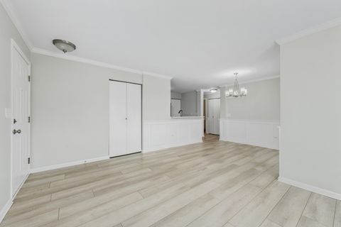 Tiny photo for 1009 Silverstone Drive #1009, Carpentersville, IL 60110 (MLS # 12597909)