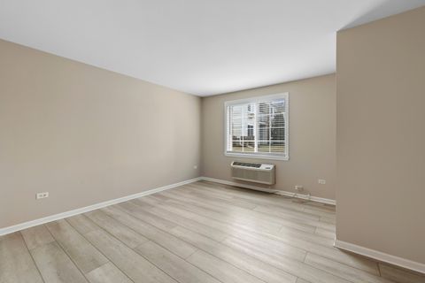 Tiny photo for 1009 Silverstone Drive #1009, Carpentersville, IL 60110 (MLS # 12597909)