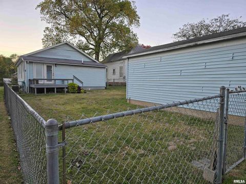 Tiny photo for 1028 S ROOSEVELT Street, Harrisburg, IL 62946 (MLS # EB460364)