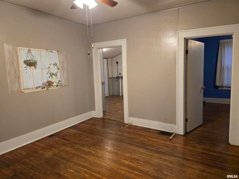 Tiny photo for 1028 S ROOSEVELT Street, Harrisburg, IL 62946 (MLS # EB460364)