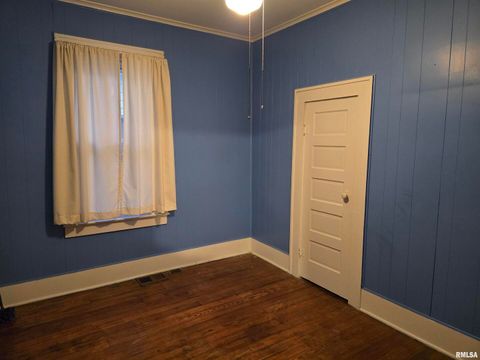 Tiny photo for 1028 S ROOSEVELT Street, Harrisburg, IL 62946 (MLS # EB460364)