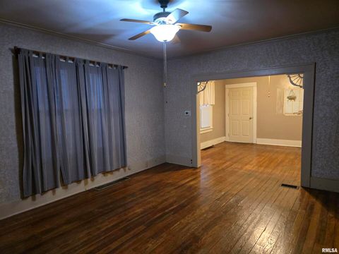 Tiny photo for 1028 S ROOSEVELT Street, Harrisburg, IL 62946 (MLS # EB460364)