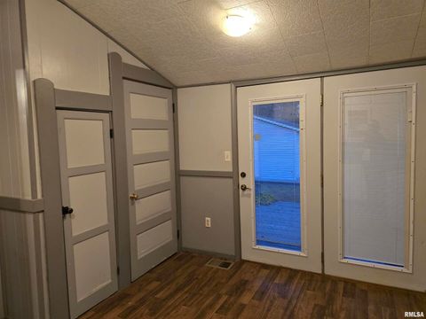 Tiny photo for 1028 S ROOSEVELT Street, Harrisburg, IL 62946 (MLS # EB460364)