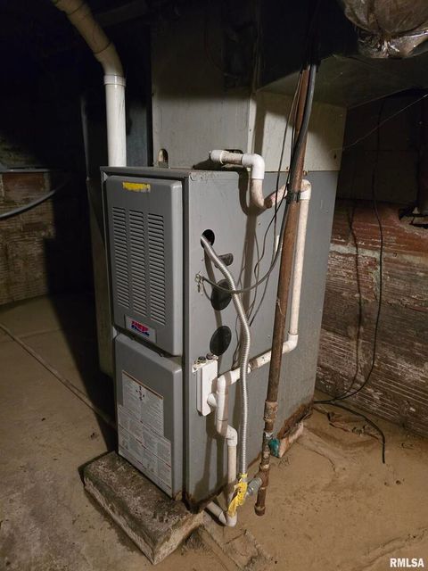 Tiny photo for 1028 S ROOSEVELT Street, Harrisburg, IL 62946 (MLS # EB460364)