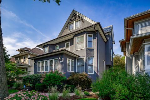 Photo of 723 N Kenilworth Avenue, Oak Park, IL 60302 (MLS # 12466721)