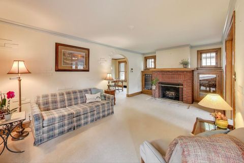 Tiny photo for 634 N Prairie Avenue, Mundelein, IL 60060 (MLS # 12460945)