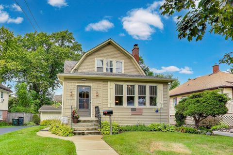 Tiny photo for 634 N Prairie Avenue, Mundelein, IL 60060 (MLS # 12460945)