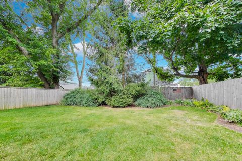 Tiny photo for 634 N Prairie Avenue, Mundelein, IL 60060 (MLS # 12460945)