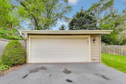 Tiny photo for 634 N Prairie Avenue, Mundelein, IL 60060 (MLS # 12460945)