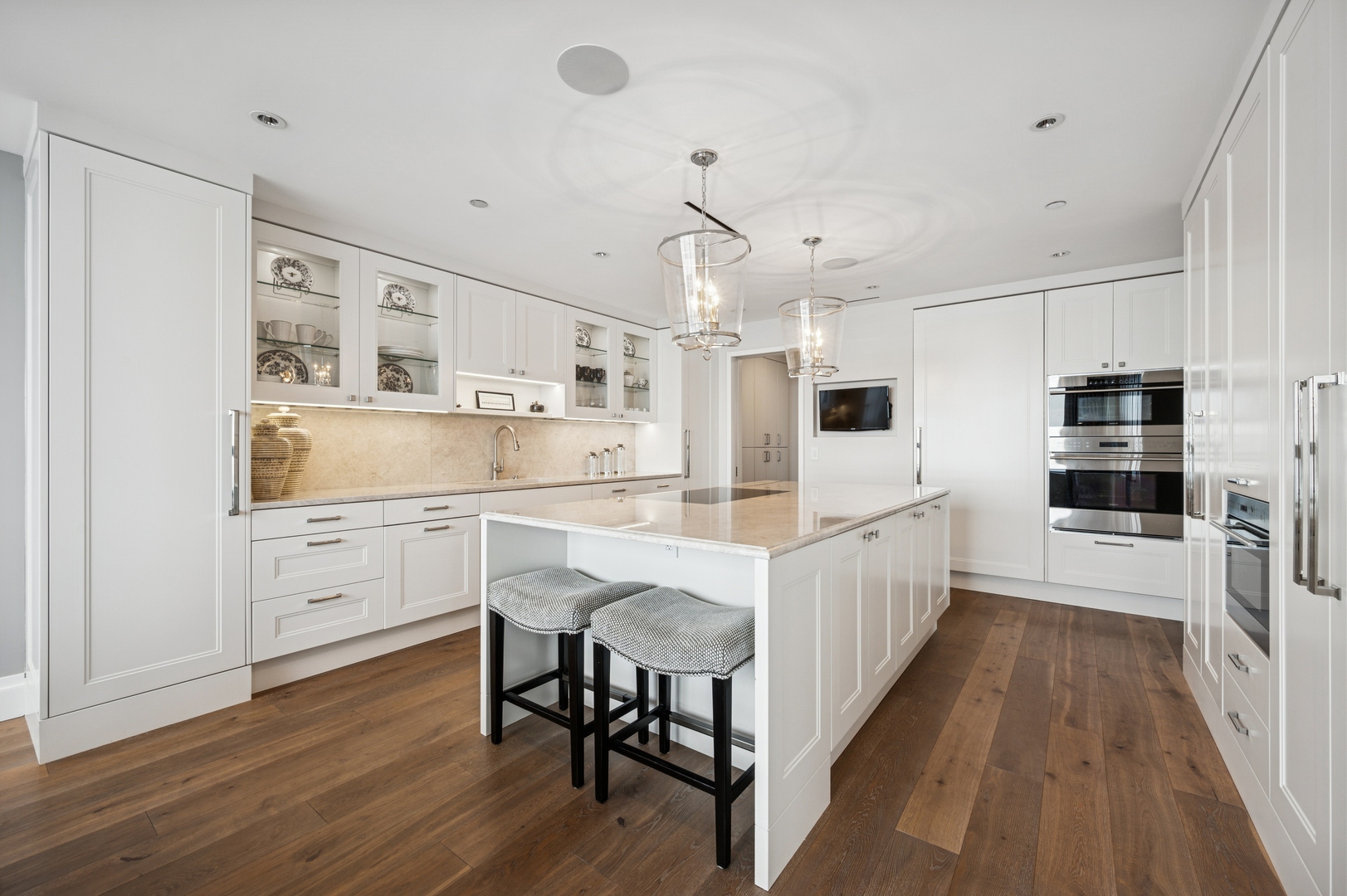 Chicago, Illinois 60611, United States, 3 Bedrooms Bedrooms, ,4 BathroomsBathrooms,Residential,Active,204115