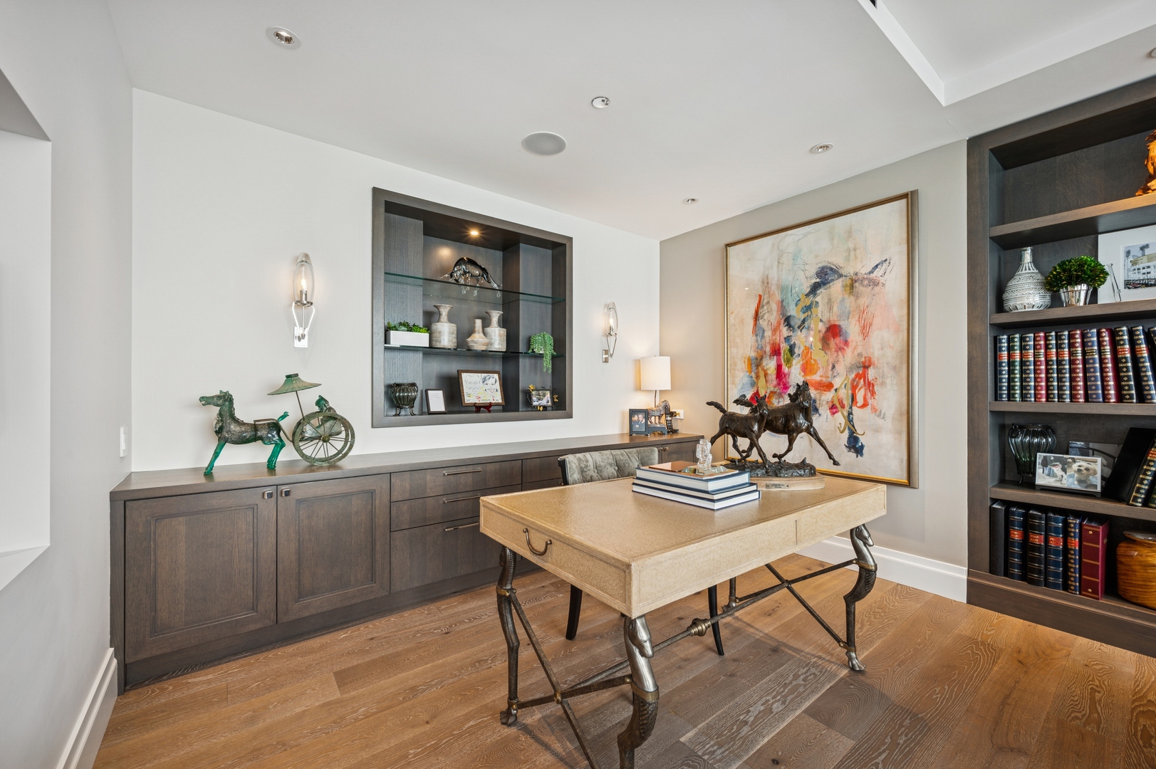 Chicago, Illinois 60611, United States, 3 Bedrooms Bedrooms, ,4 BathroomsBathrooms,Residential,Active,204115