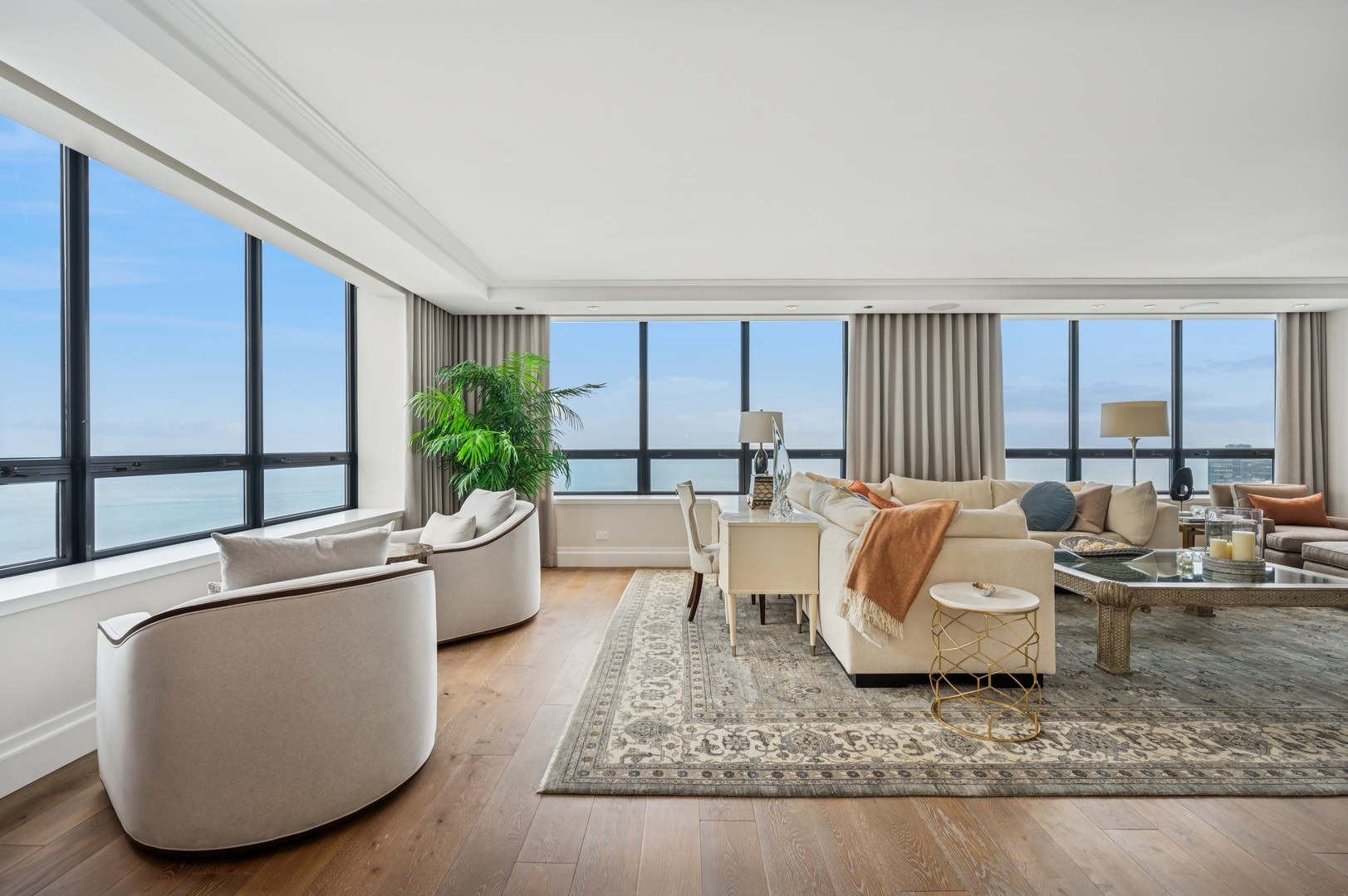 Chicago, Illinois 60611, United States, 3 Bedrooms Bedrooms, ,4 BathroomsBathrooms,Residential,Active,204115