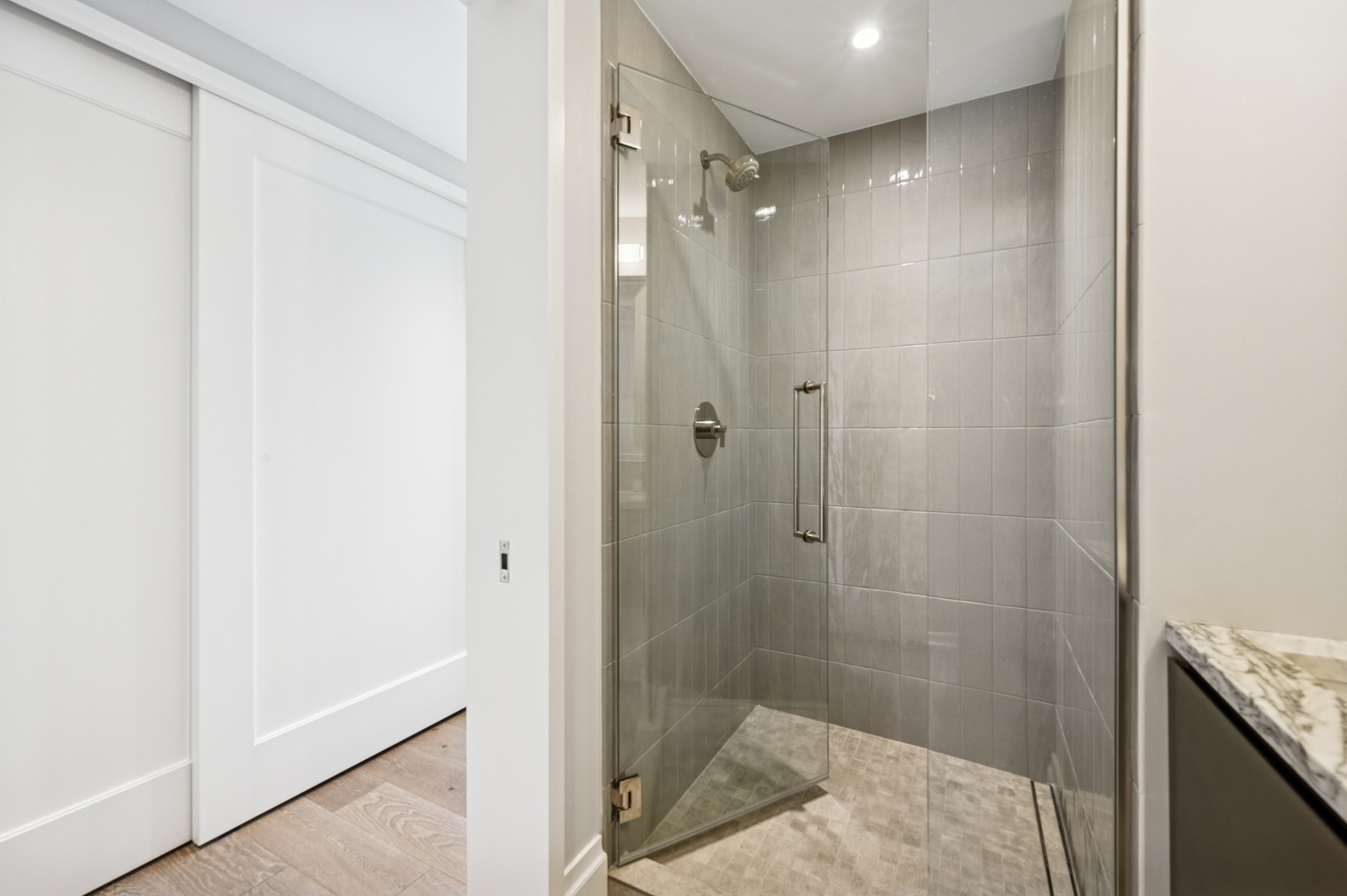 Chicago, Illinois 60611, United States, 3 Bedrooms Bedrooms, ,4 BathroomsBathrooms,Residential,Active,204115