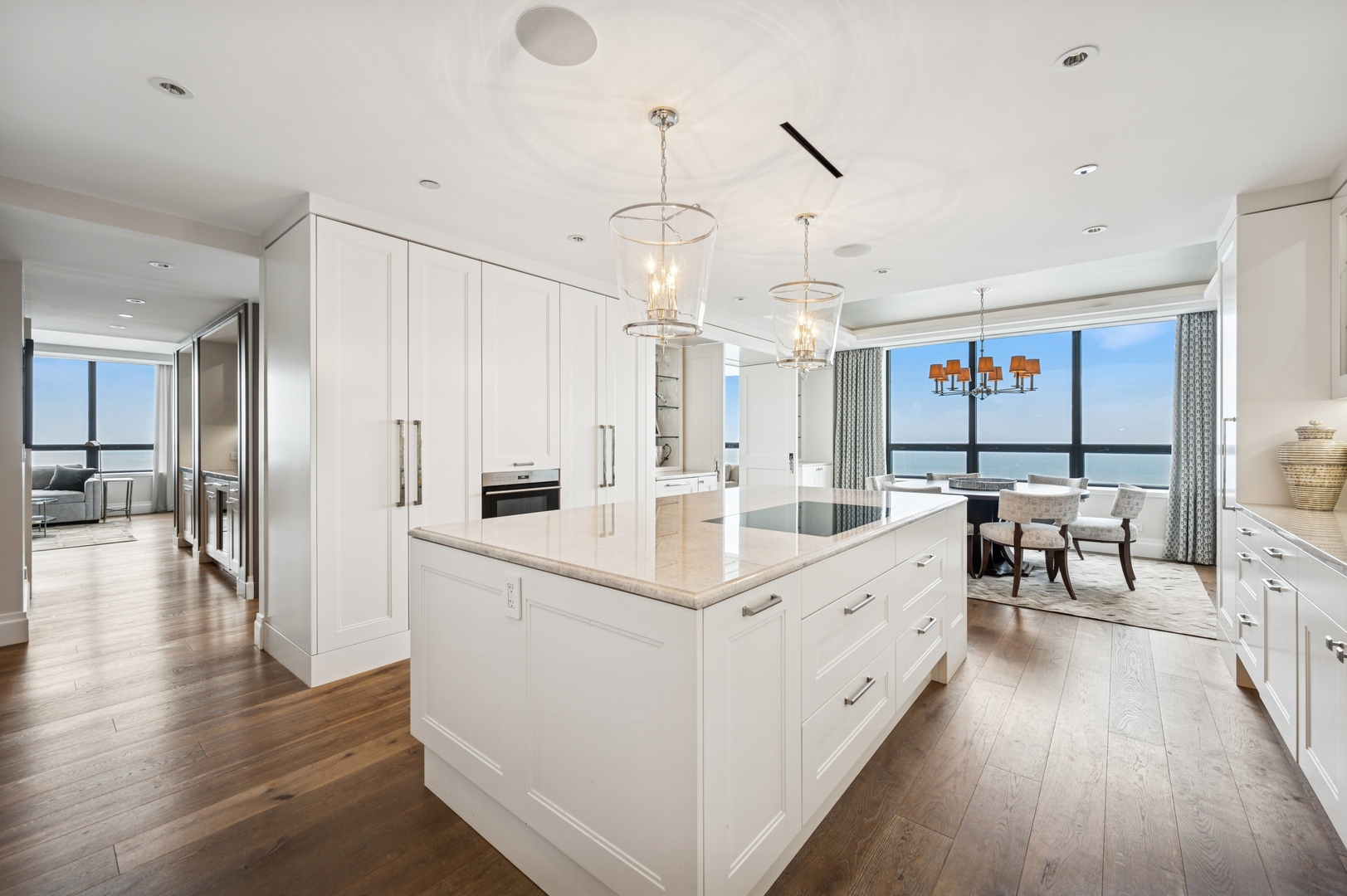 Chicago, Illinois 60611, United States, 3 Bedrooms Bedrooms, ,4 BathroomsBathrooms,Residential,Active,204115