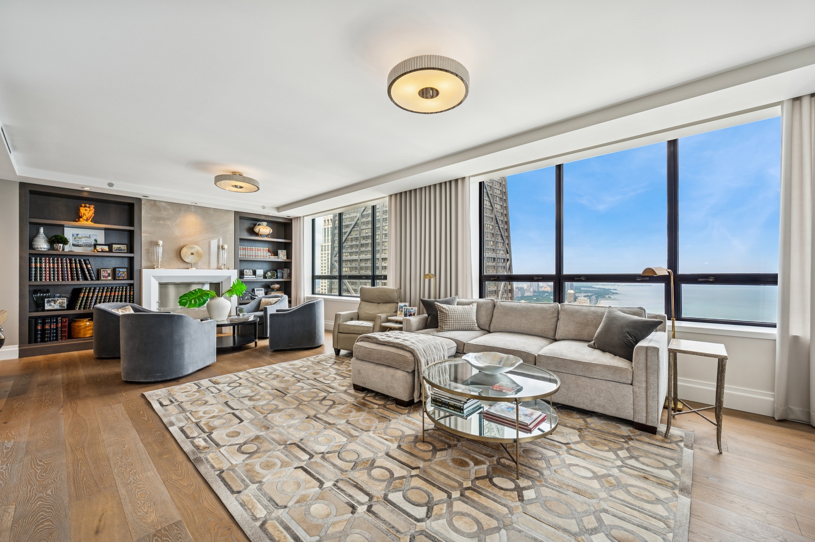 Chicago, Illinois 60611, United States, 3 Bedrooms Bedrooms, ,4 BathroomsBathrooms,Residential,Active,204115